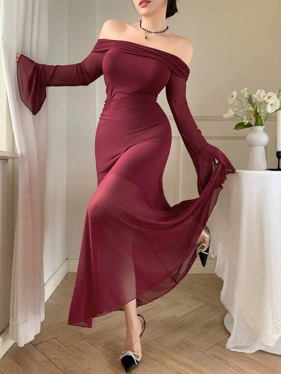 SHEIN DAZY فستان ميدي احمر ضيق وكتف مكشوف
