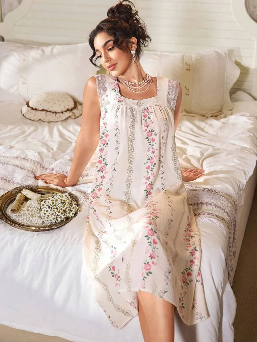 SHEIN FairyFlirt فستان نوم بلون متعدد الألوان مزين بالدانتيل والزهور وبدون أكمام