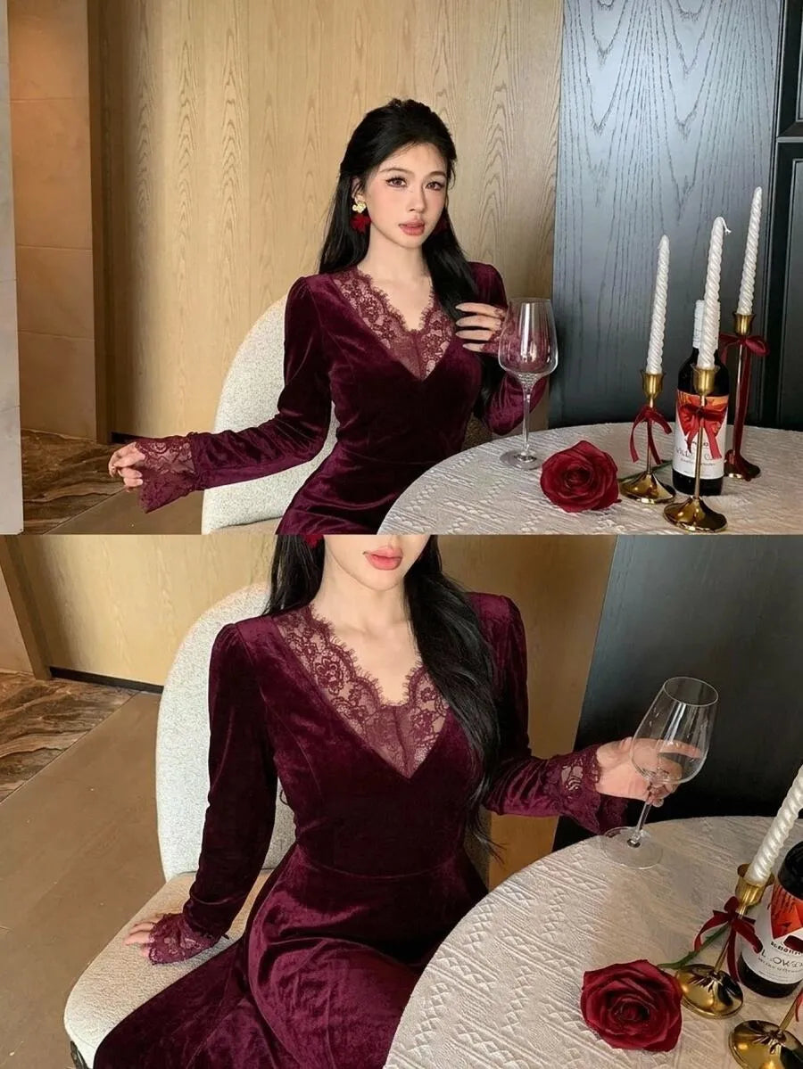 SHEIN DAZY فستان مخملي طويل بياقة وخصر محدد وذيل حورية البحر بلون عنابي