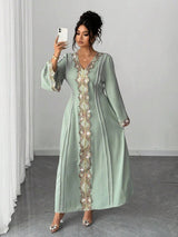 SHEIN PETITE CURVE فستان طويل مزين بالدانتيل الأنيق باللون الأخضر
