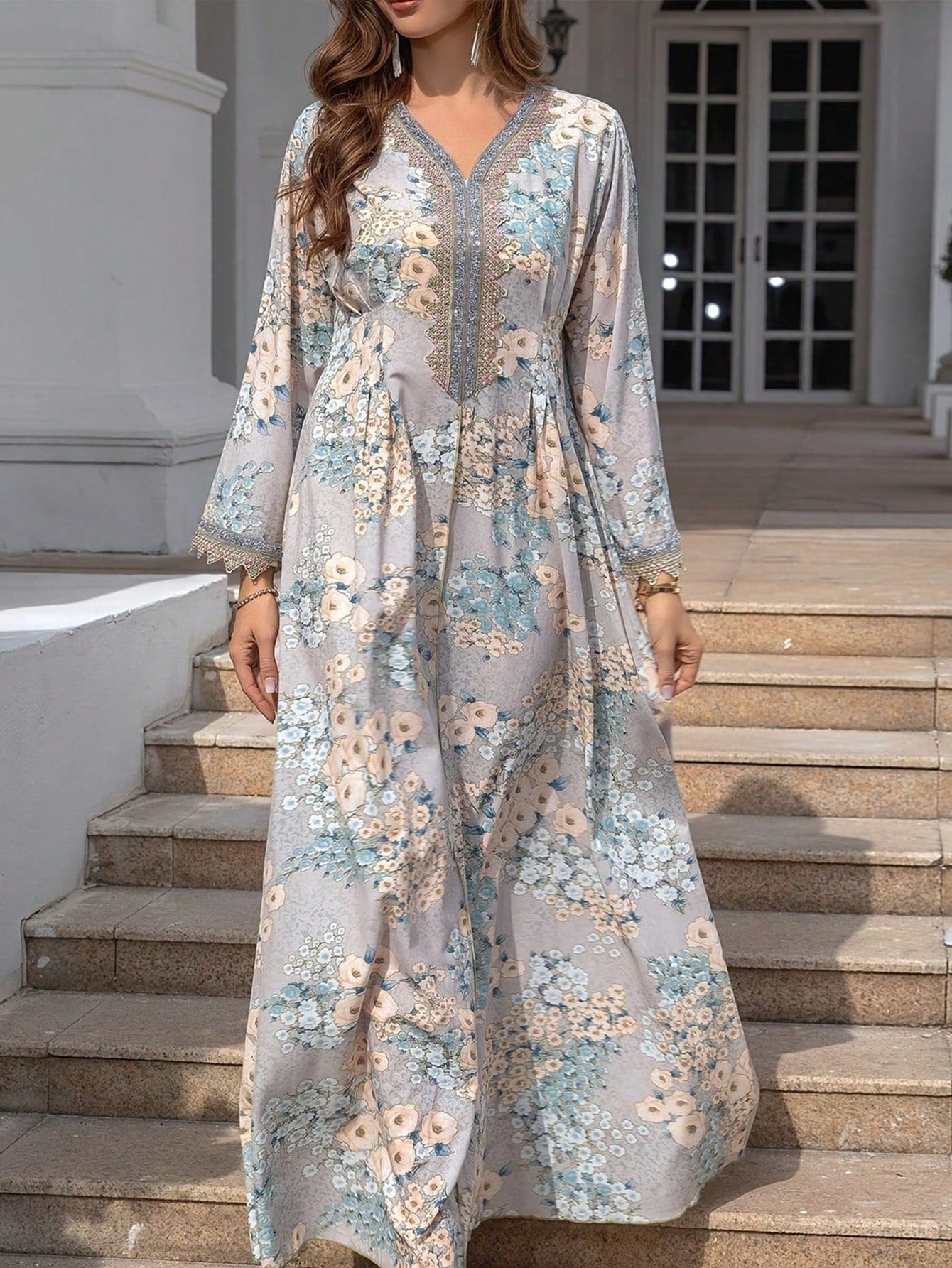 SHEIN  Vفستان عباية طويل الأكمام بطباعة زهور برقبة مزين برصاصات معدنية