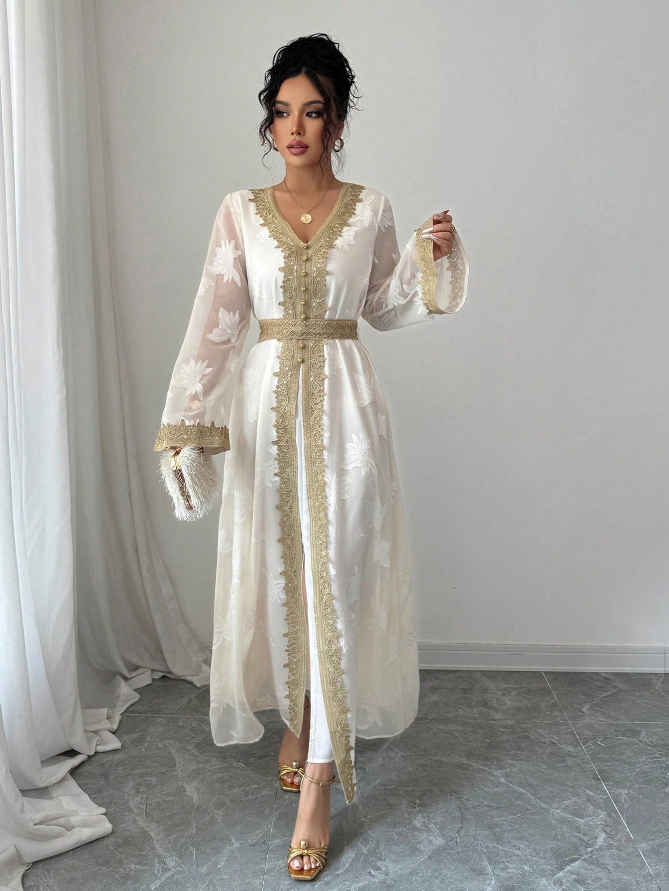 SHEIN Rafferiza فستان بياقة V وأكمام طويلة دانتيل