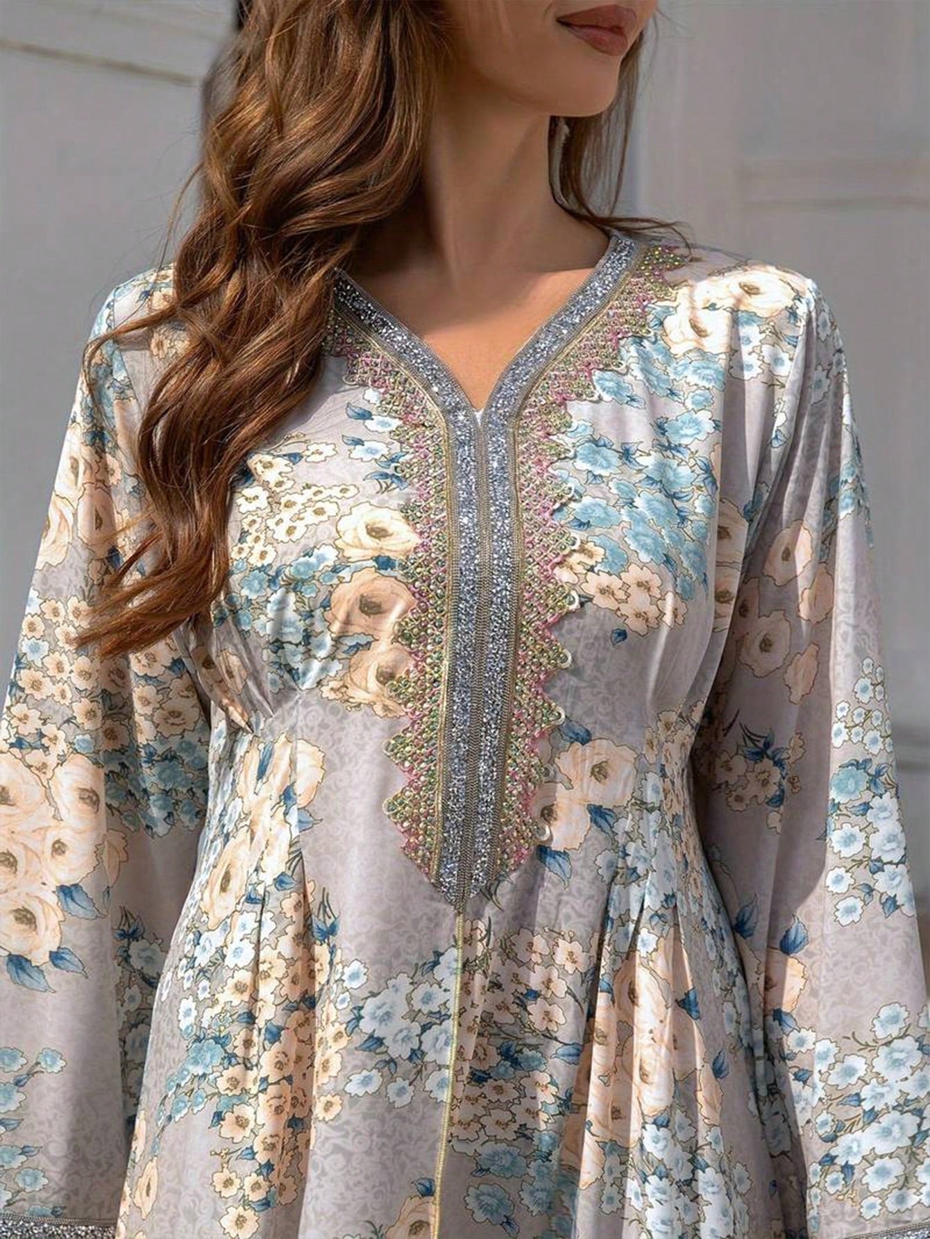 SHEIN  Vفستان عباية طويل الأكمام بطباعة زهور برقبة مزين برصاصات معدنية