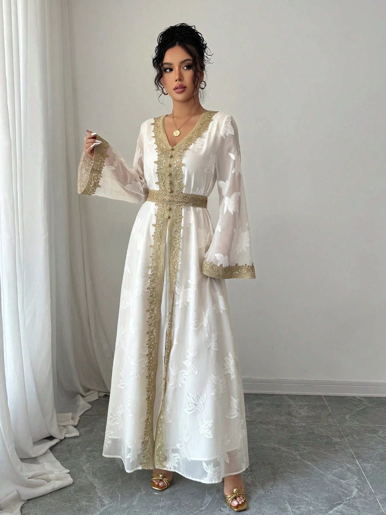 SHEIN Rafferiza فستان بياقة V وأكمام طويلة دانتيل