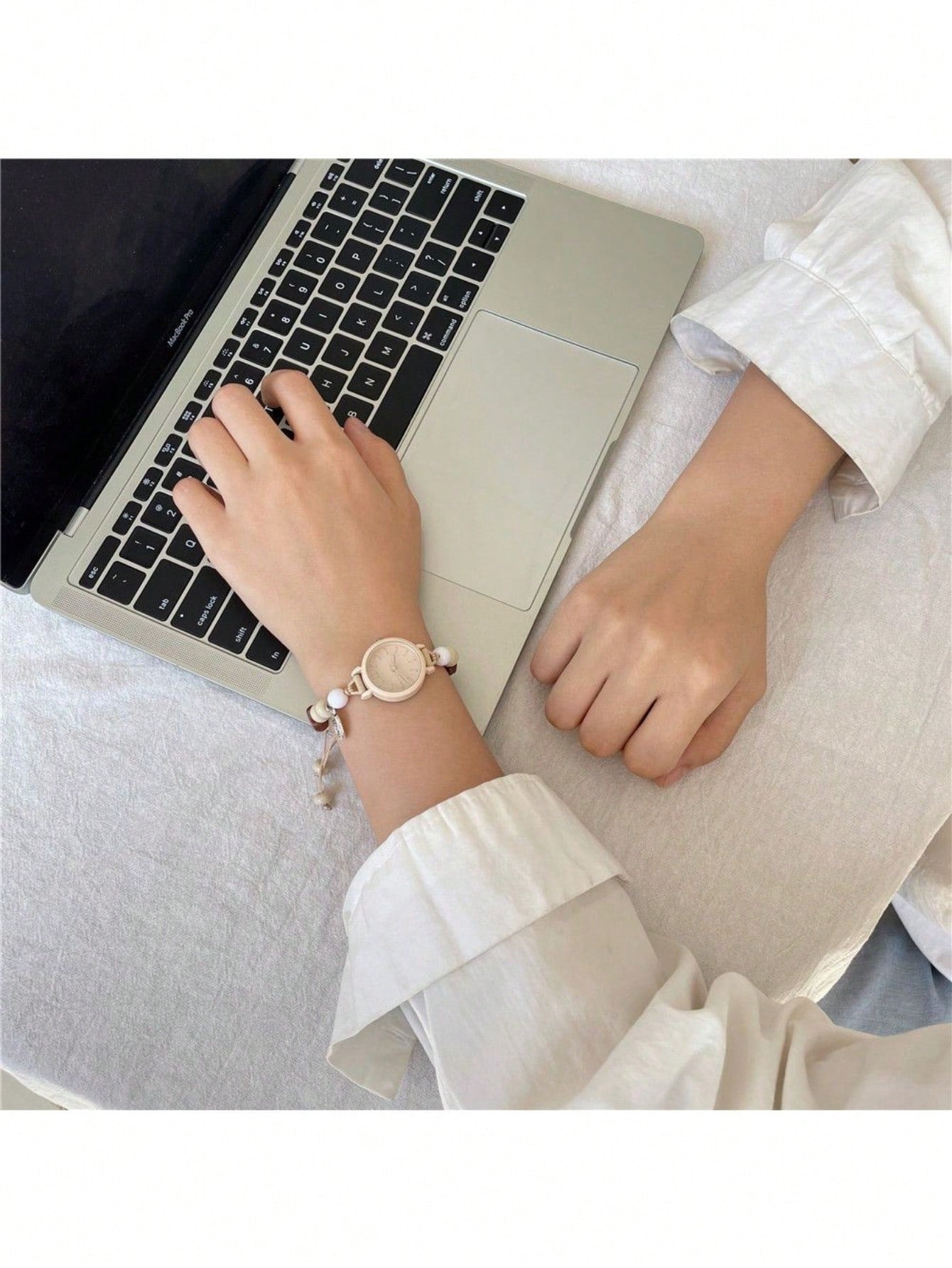 SHEIN ساعة نسائية كوارتز بسيطة بقرص صغير وسوار مخرز
