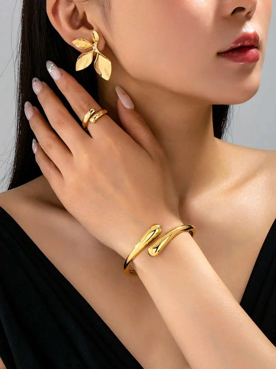 SHEIN طقم مجوهرات نسائي بتصميم زهري وقطرات ماء بلون ذهبي أصفر