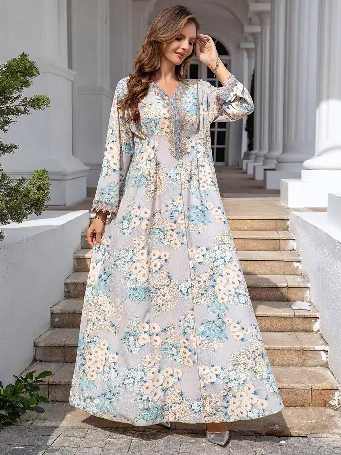SHEIN  Vفستان عباية طويل الأكمام بطباعة زهور برقبة مزين برصاصات معدنية