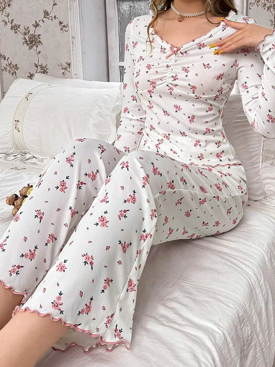 SHEIN CottageSlumber طقم بيجامة قطعتين بأكمام طويلة وكشكشة بطبعة زهور بلون وردي