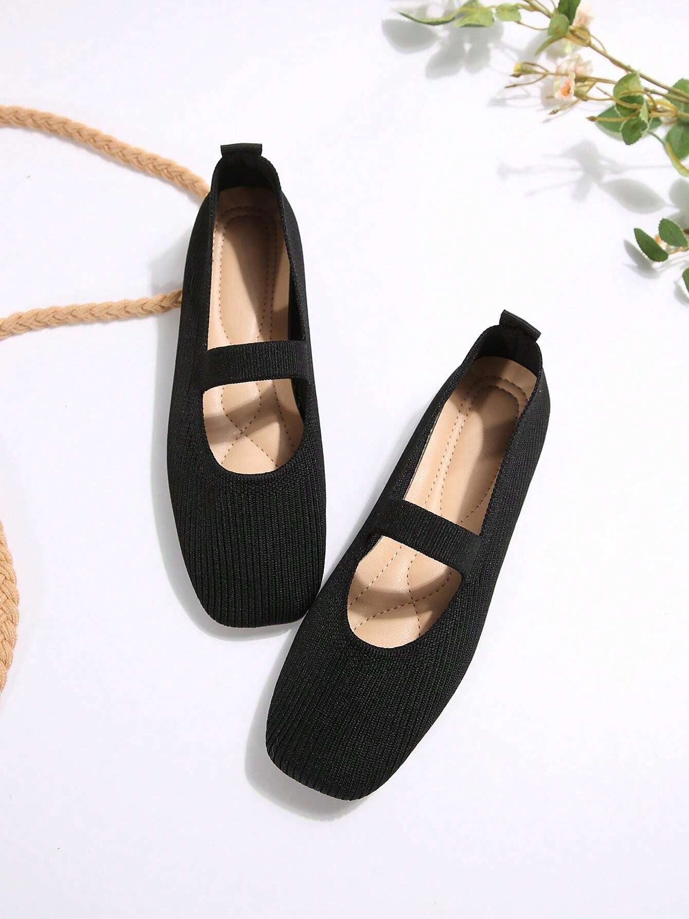 SHEIN صندل نسائي مسطح باللون الأسود