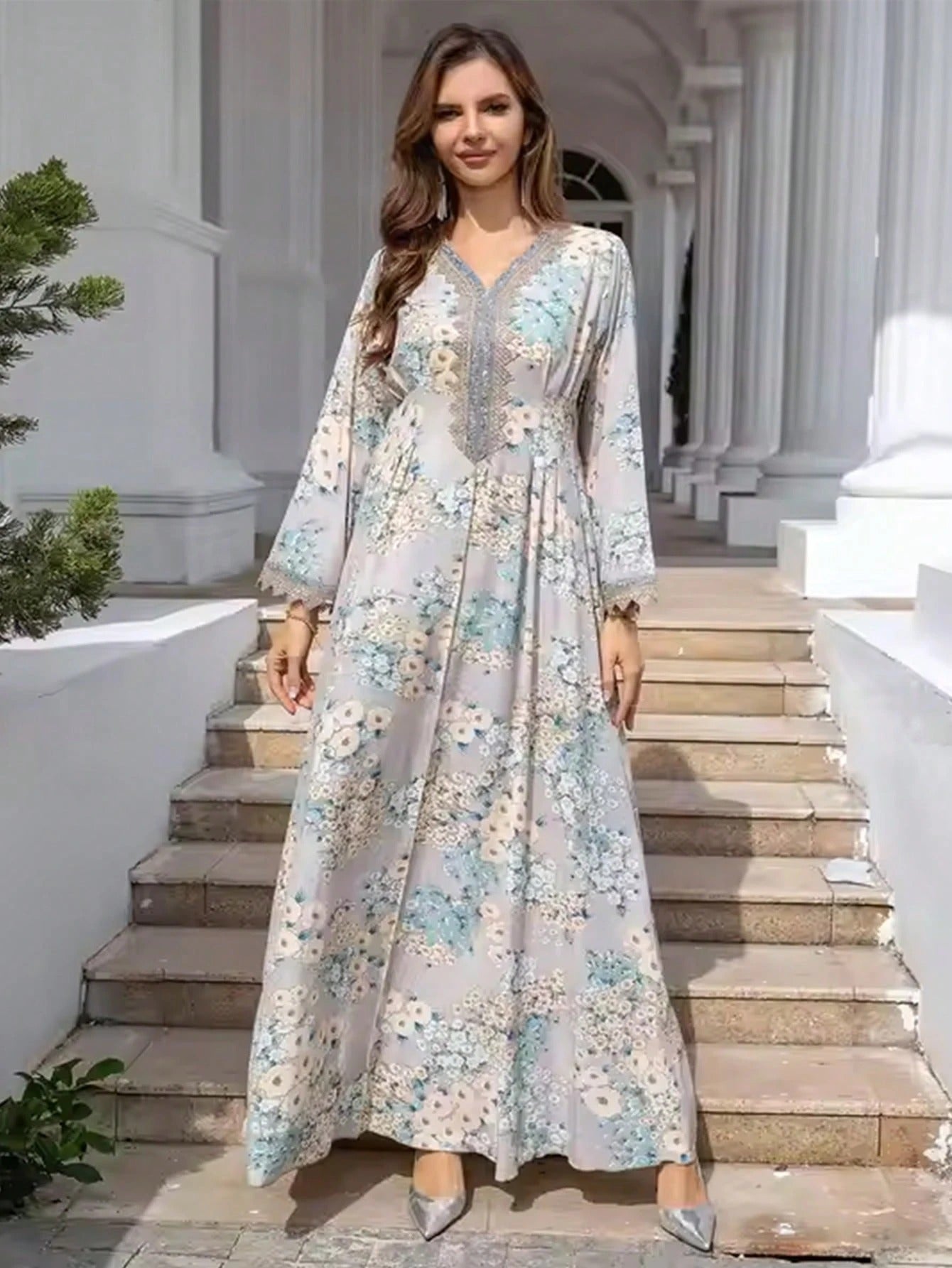 SHEIN  Vفستان عباية طويل الأكمام بطباعة زهور برقبة مزين برصاصات معدنية