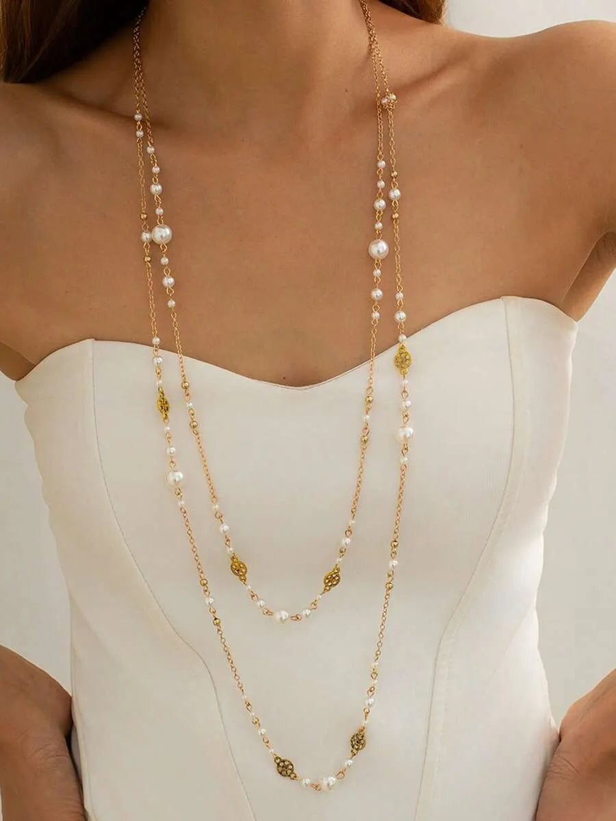 SHEIN قلادة نسائية طويلة بتصميم هندسي مزينة باللؤلؤ بأسلوب فرنسي elegant بلون ذهبي