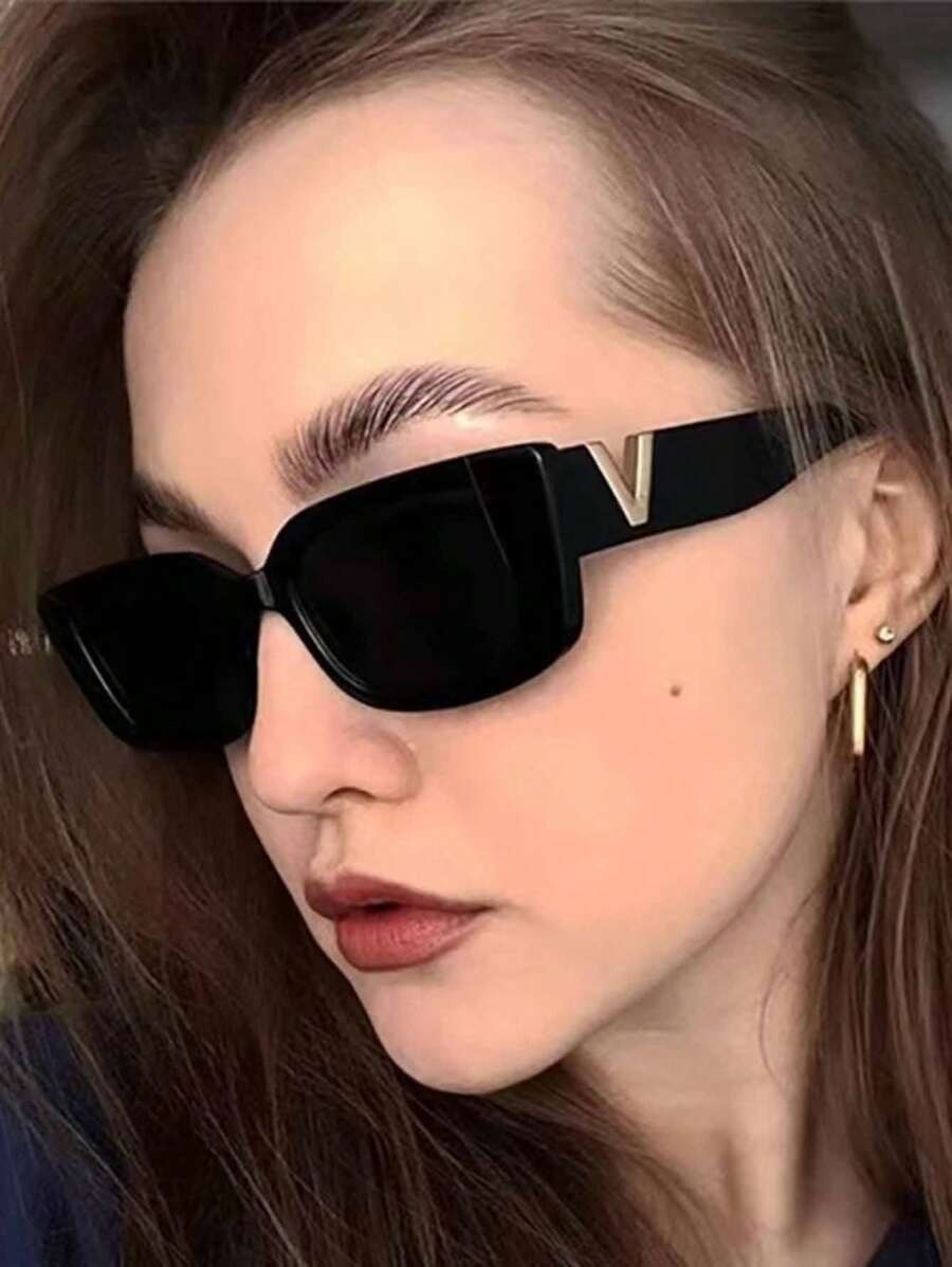 SHEIN نظارة نسائية بإطار كامل ومربع بلون أسود