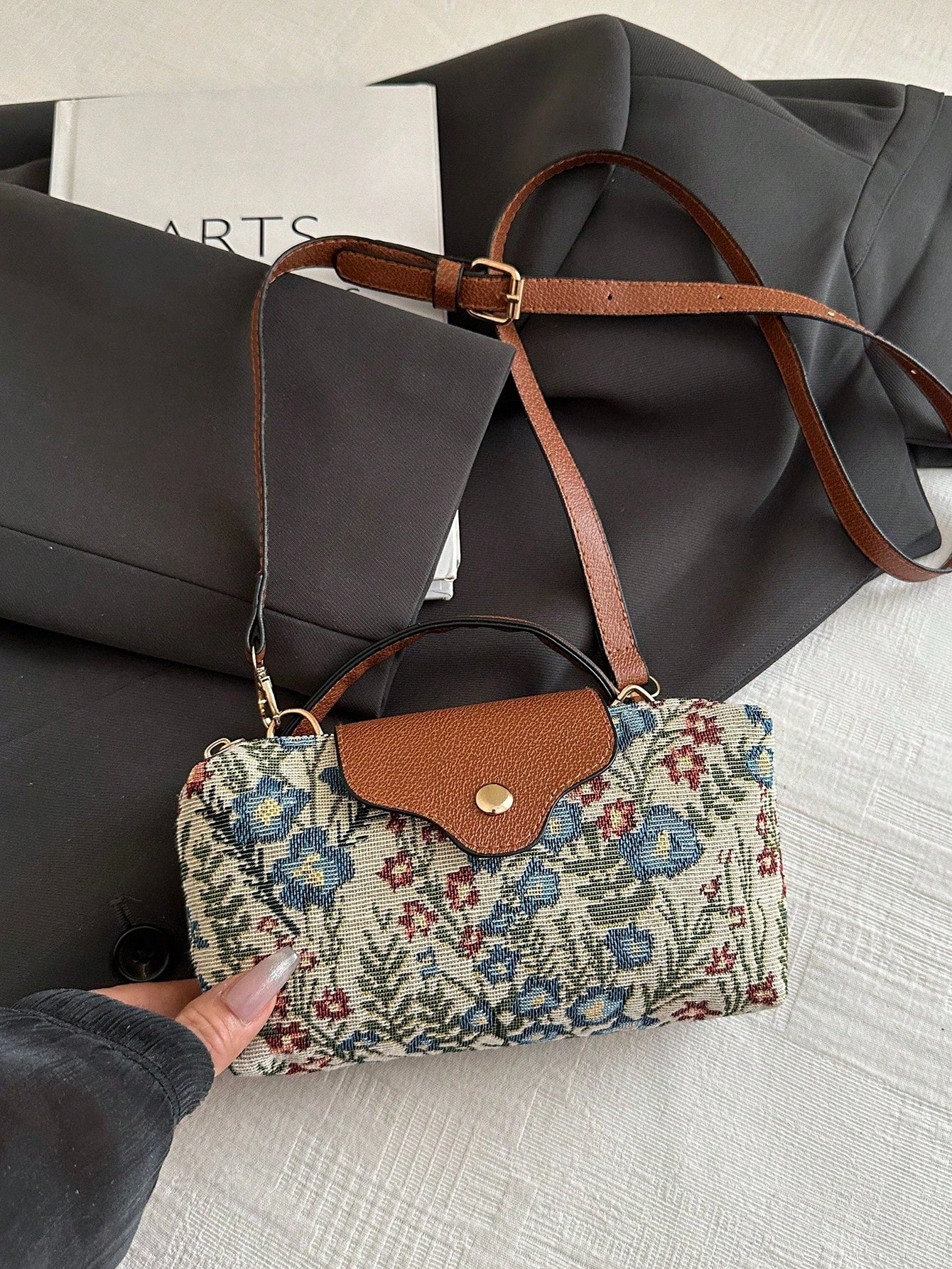 SHEIN حقيبة يد صغيرة مربعة نسائية كروس بودي بلون واحد