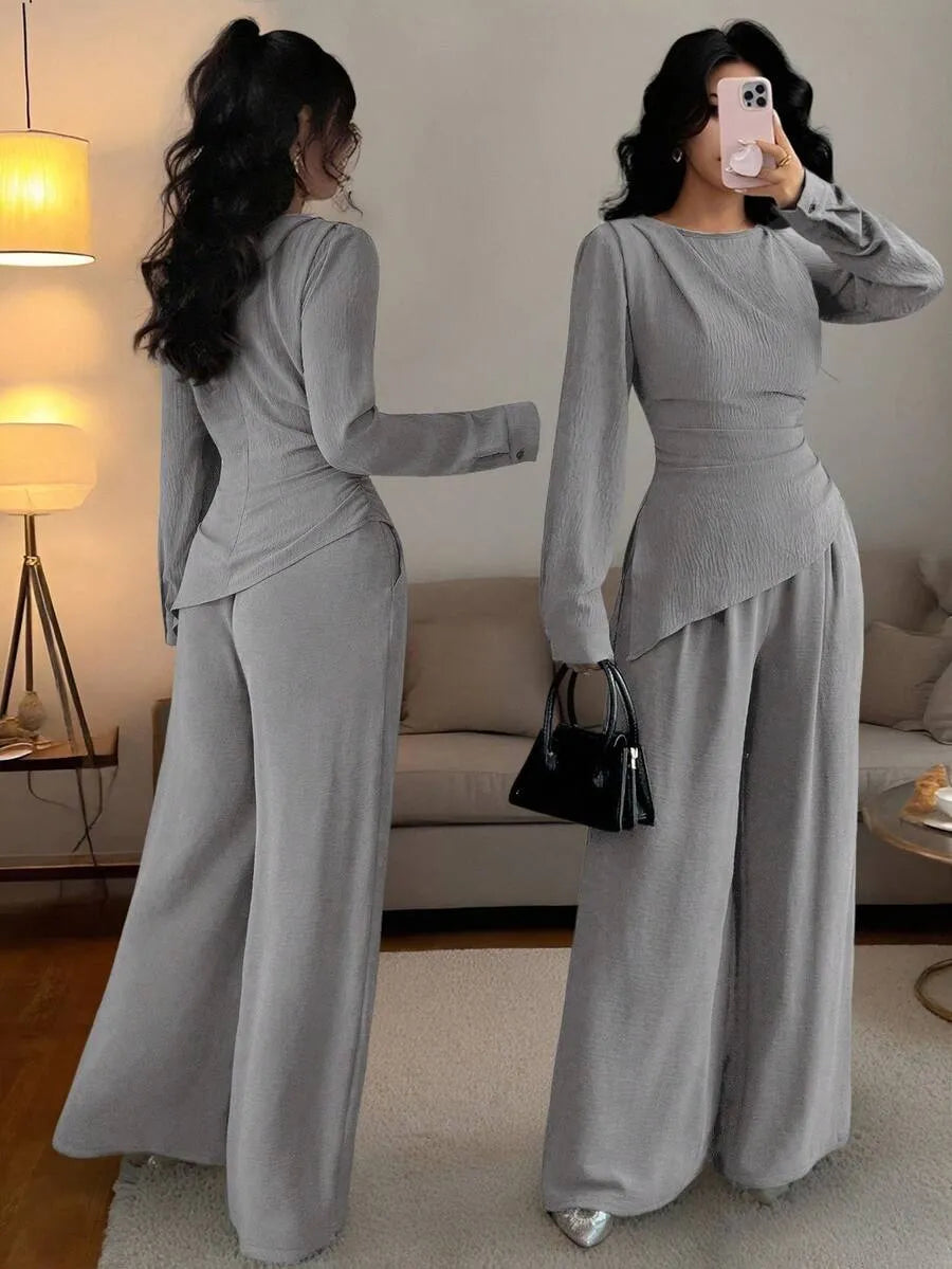 SHEIN Raffinéa طقم نسائي قطعتين بلوزة بأكمام طويلة وتفاصيل متموجة وبنطال بلون رمادي
