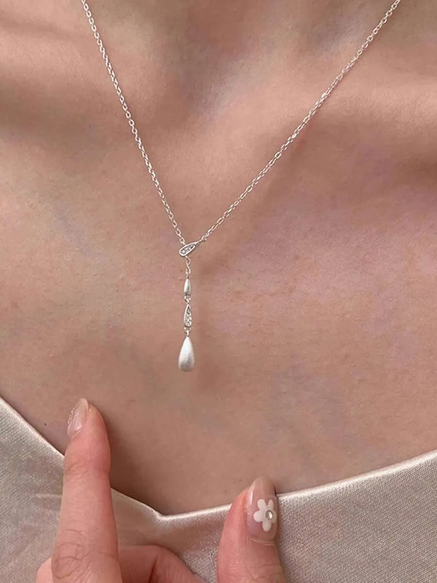 SHEIN قلادة قطرة فاخرة مزينة بالراين ستون قطعة واحدة