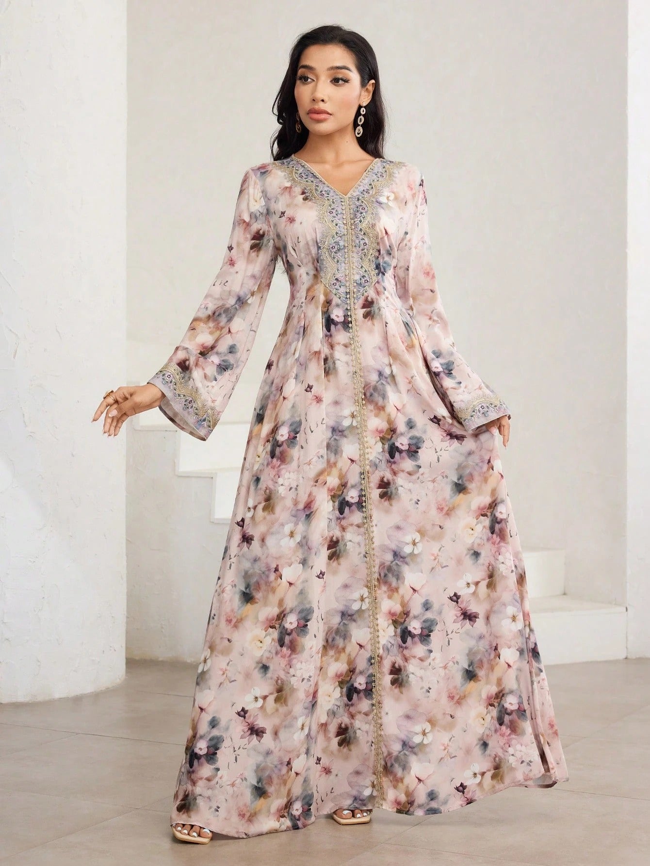 SHEIN Al Najma جلابية قفطان اليوم الوطني السعودي بطبعة زهرية أنيقة