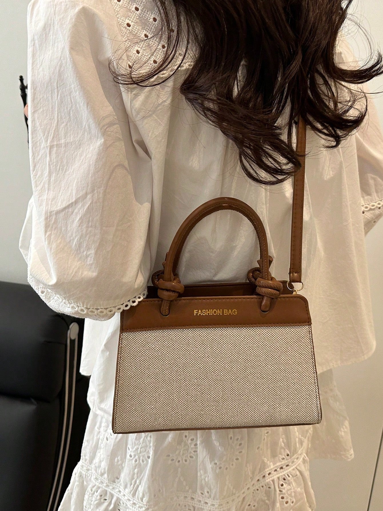 SHEIN حقيبة كتف نسائية يدوية بتصميم ألوان متداخلة سعة كبيرة