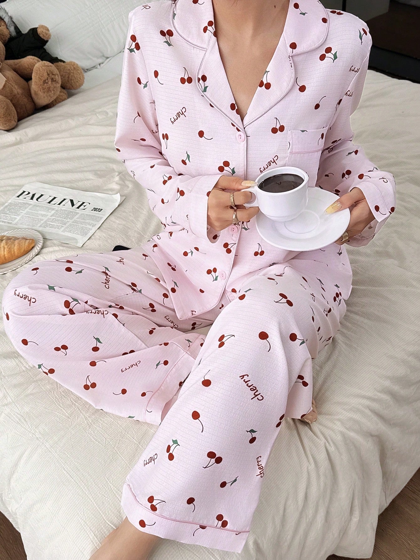 SHEIN طقم بيجامة بأكمام طويلة وياقة قلابة مطبوع بأزهار الكرز