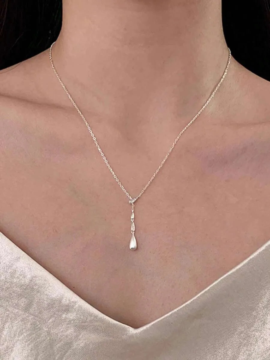 SHEIN قلادة قطرة فاخرة مزينة بالراين ستون قطعة واحدة