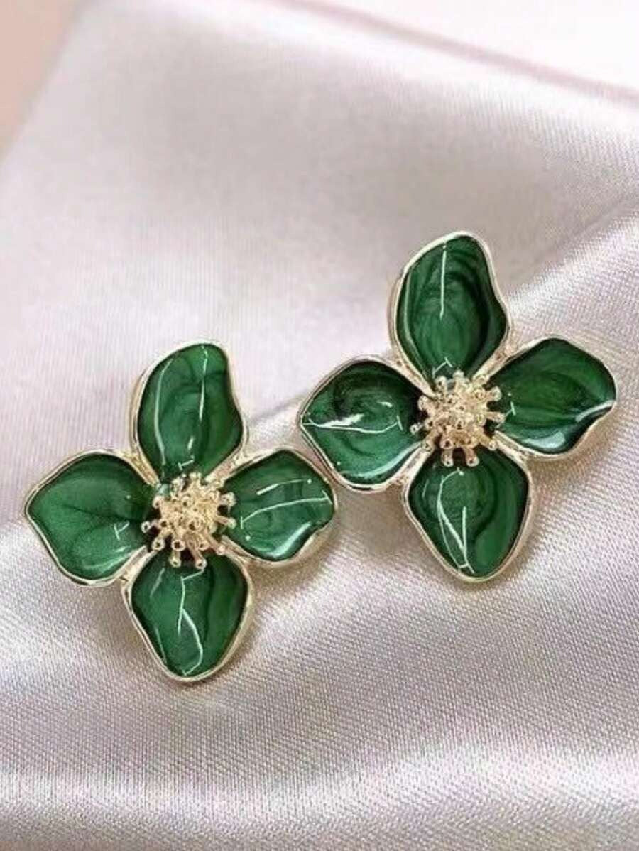 SHEIN  زوج أقراط الفراشة الزهرية