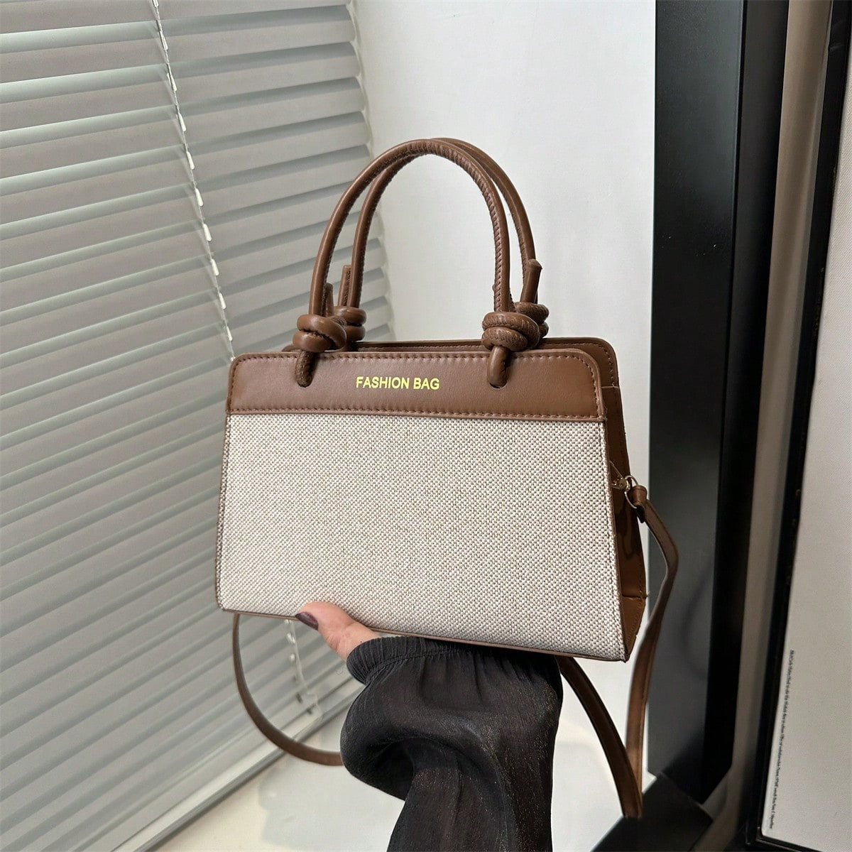 SHEIN حقيبة كتف نسائية يدوية بتصميم ألوان متداخلة سعة كبيرة