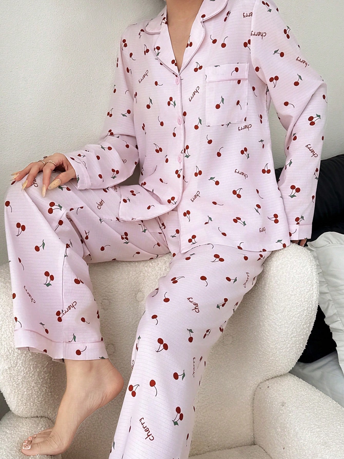 SHEIN طقم بيجامة نسائي بأكمام طويلة وياقة قلابة مطبوع بأزهار الكرز