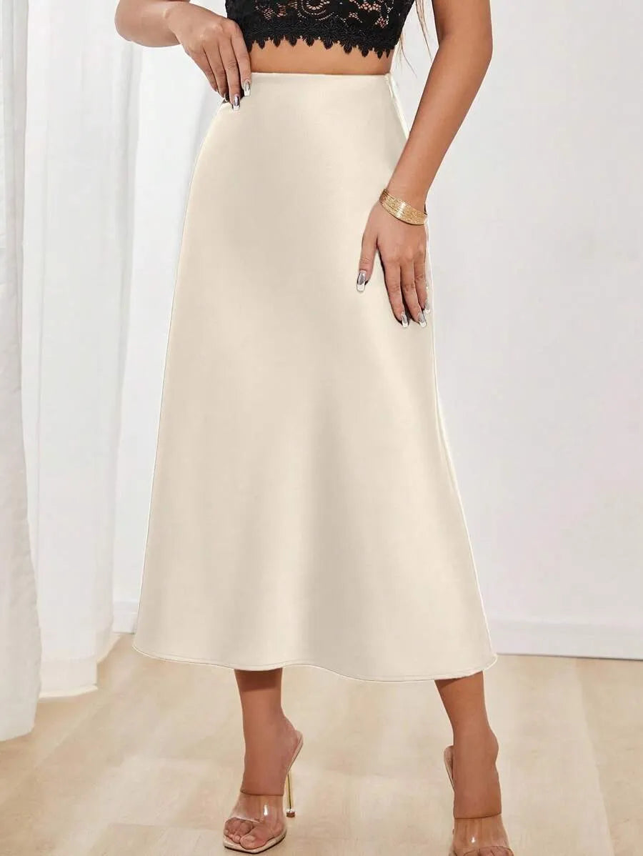 SHEIN PETITE تنورة ساتان سوداء أنيقة بخصر عالٍ وقصة ميدسي