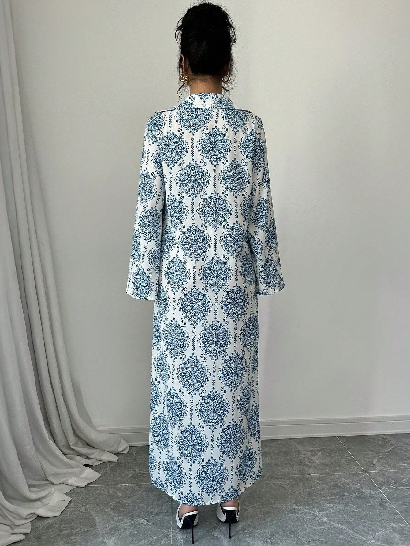 SHEIN Al Najma فستان مطبوع بأكمام جرس