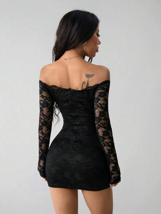 SHEIN PETITE فستان أسود ميني ضيق بكتف مكشوف وأكمام طويلة ودانتيل مفرغ