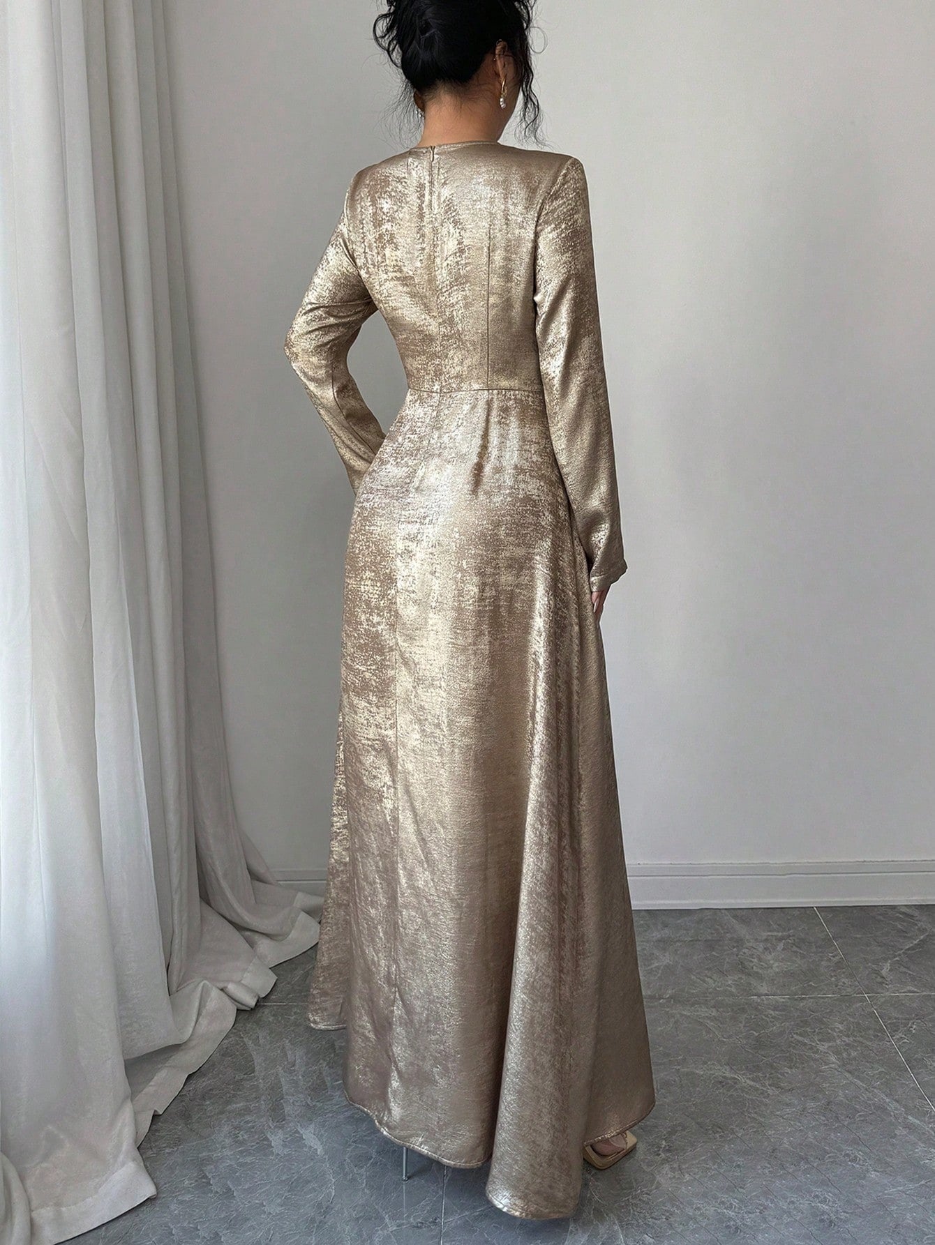 SHEIN Elenzga فستان ماكسي لامع بياقة مستديرة وربطة خصر متقاطعة