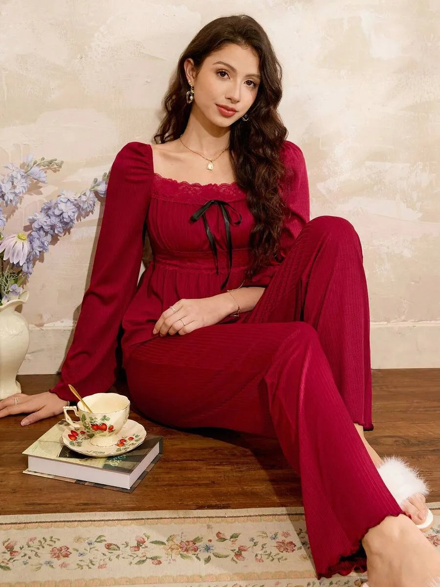 SHEIN Côtesoire طقم بيجامة قطعتين محبوك بياقة مربعة وأكمام طويلة مزين بالدانتيل بلون عنابي