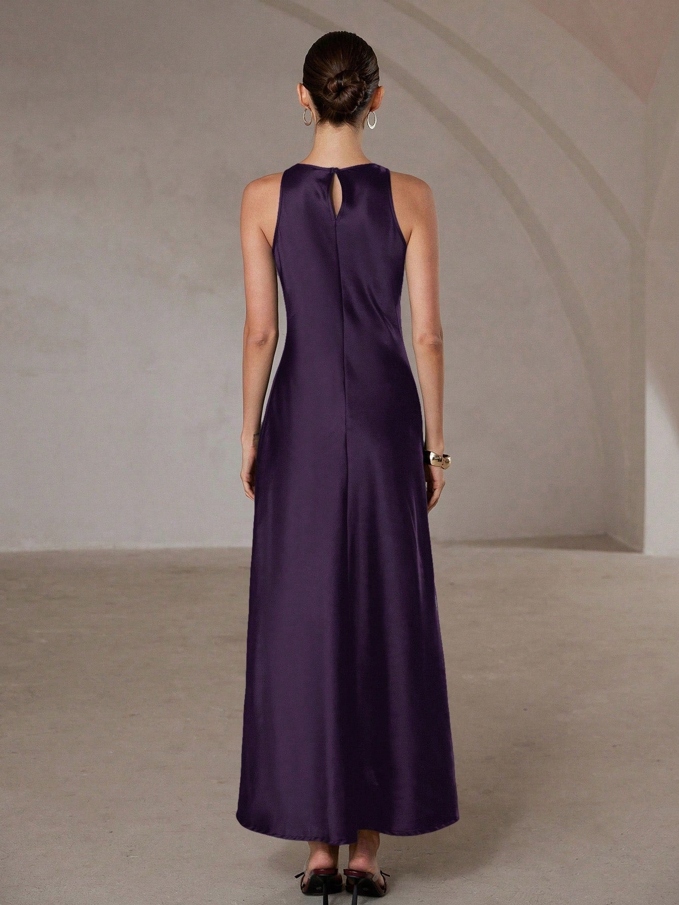 SHEIN Aveloria Modichic فستان ساتان غير متماثل بدون أكمام