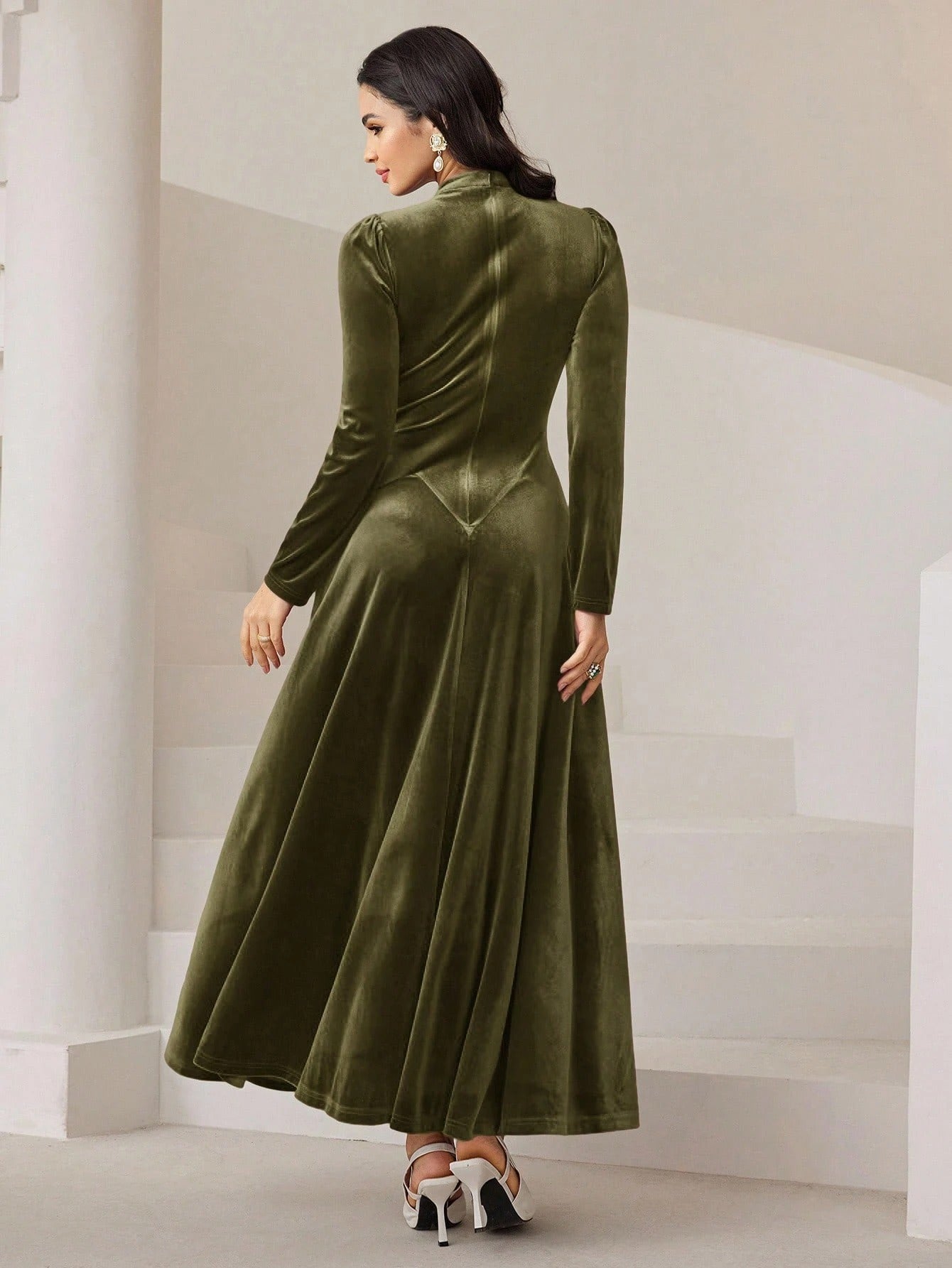 SHEIN Modelyn فستان سهرة طويل اخضر زيتون بياقة مفتوحة وأكمام منتفخة