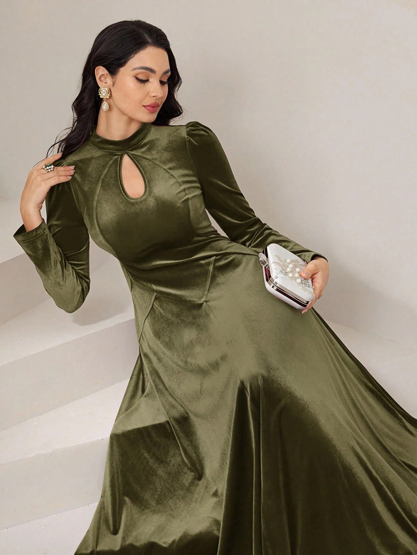 SHEIN Modelyn فستان سهرة طويل اخضر زيتون بياقة مفتوحة وأكمام منتفخة