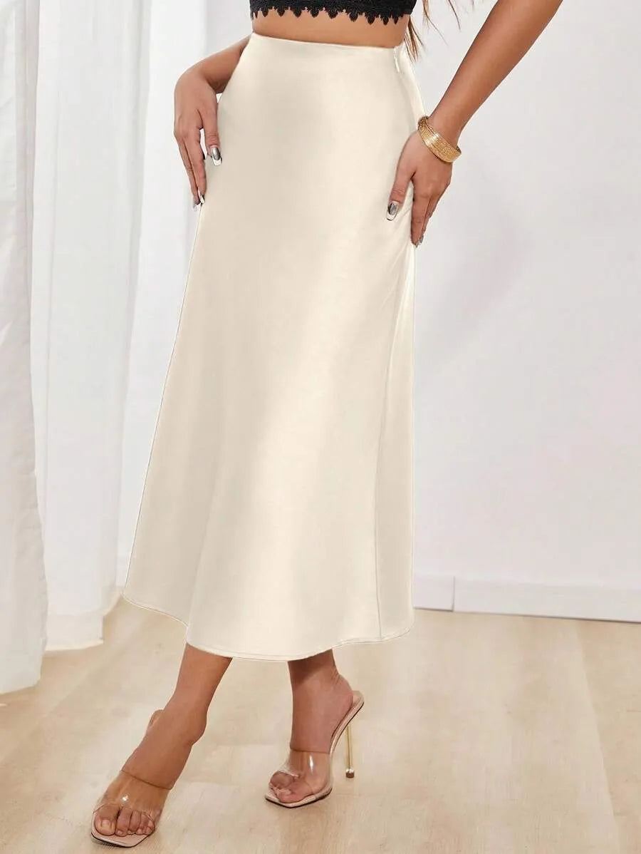 SHEIN PETITE تنورة ساتان سوداء أنيقة بخصر عالٍ وقصة ميدسي