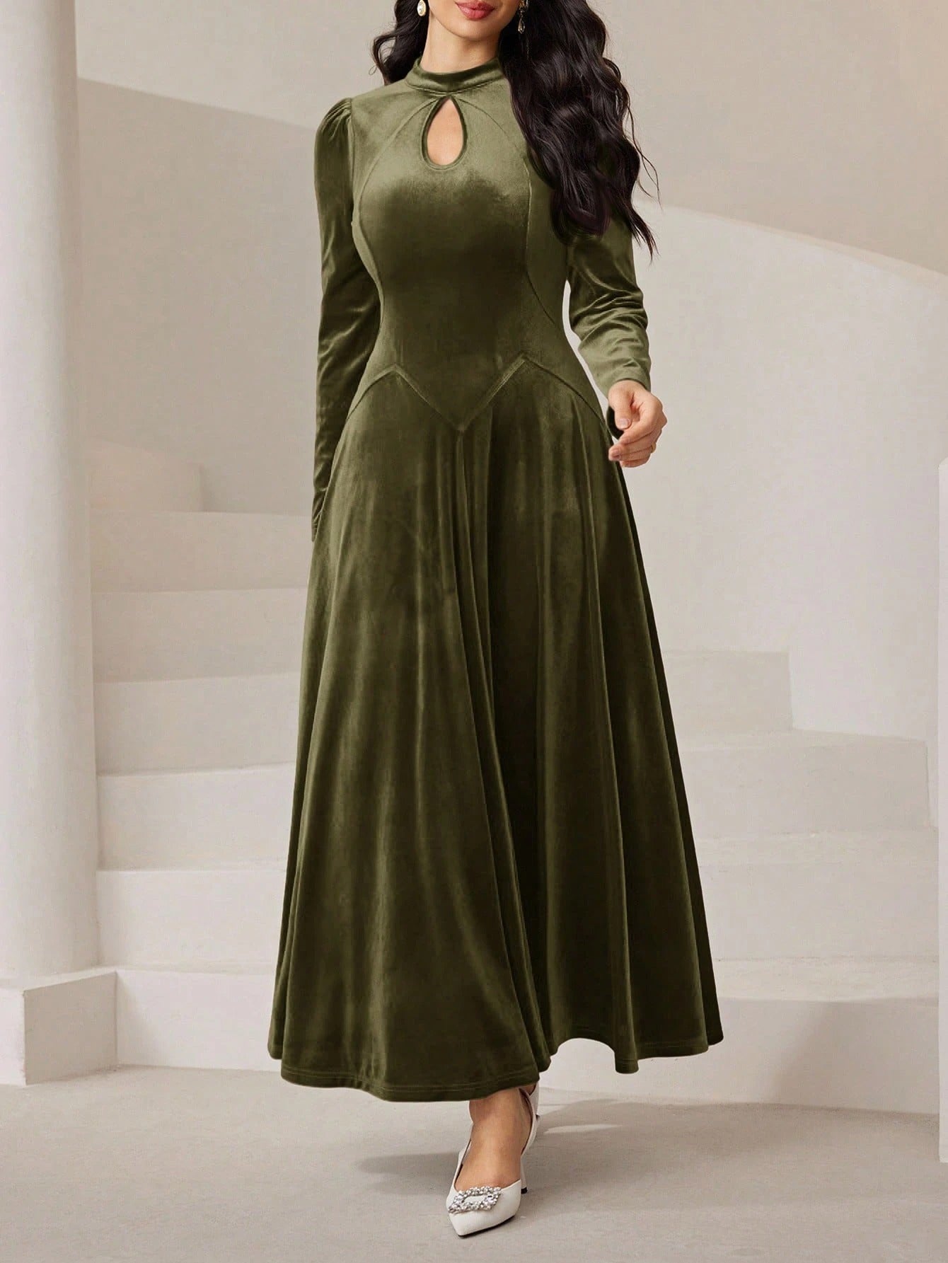 SHEIN Modelyn فستان سهرة طويل اخضر زيتون بياقة مفتوحة وأكمام منتفخة