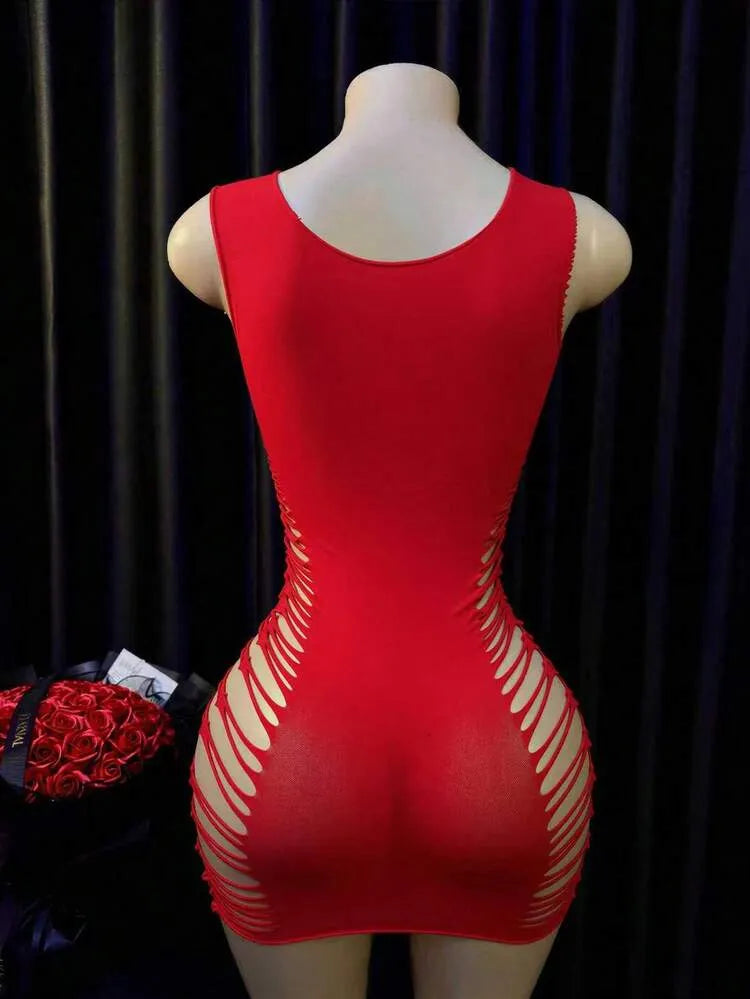SHEIN فستان لانجري نسائي طويل مفرغ بدون حمالات بلون أحمر