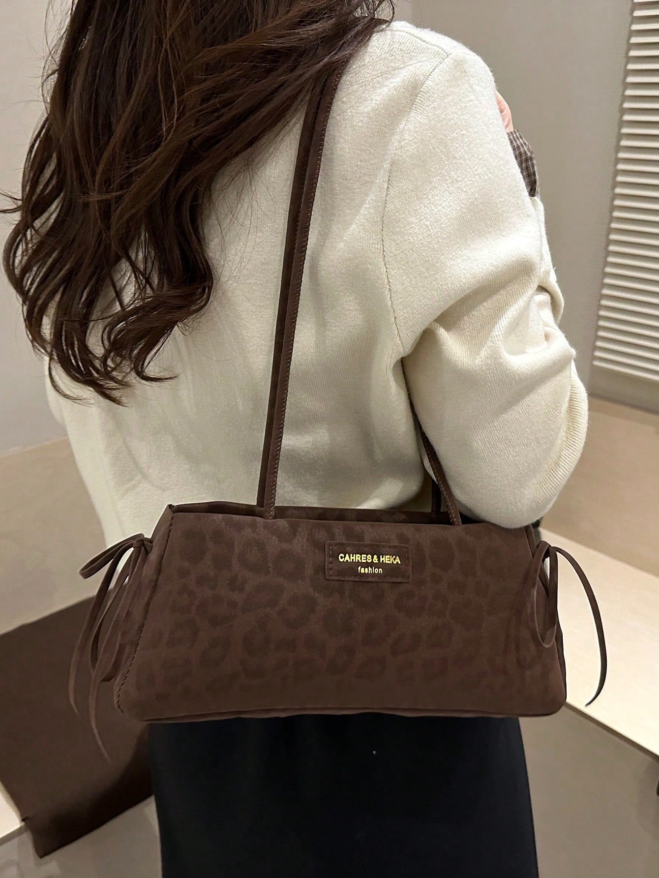 SHEIN حقيبة يد نسائية جديدة بطبعة نمر عصرية متعددة الاستخدامات للحفلات والعمل واليوميات
