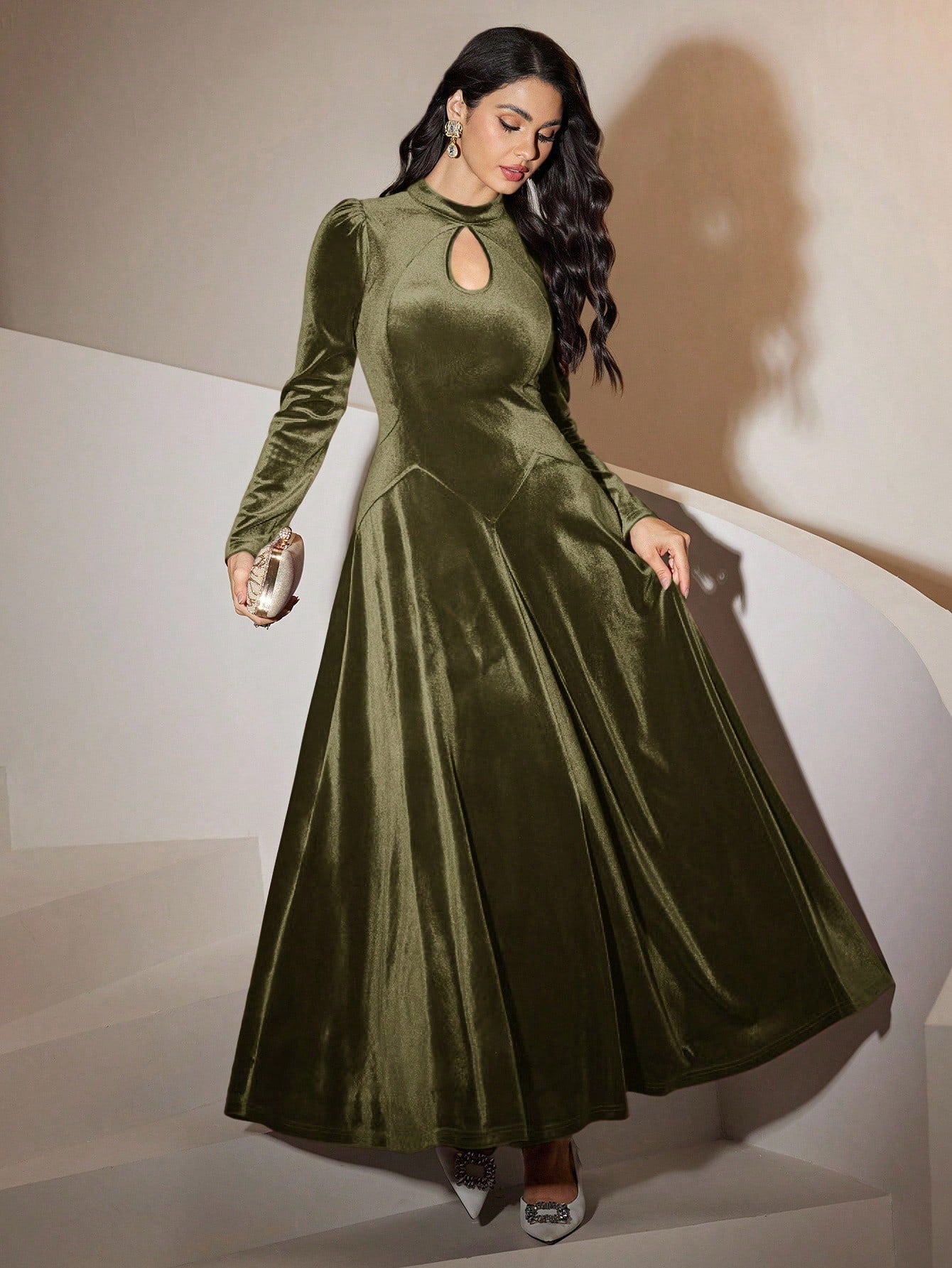 SHEIN Modelyn فستان سهرة طويل اخضر زيتون بياقة مفتوحة وأكمام منتفخة