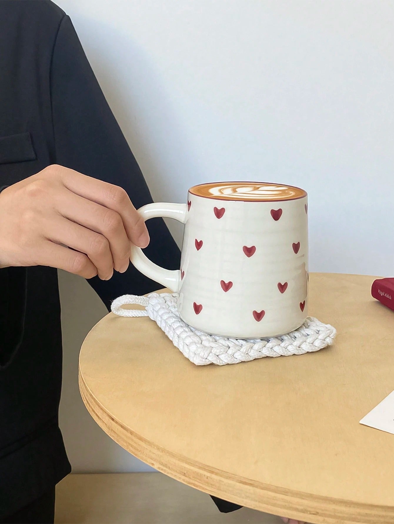 SHEIN كوب خزفي على شكل قلب 200مل بتصميم أنيق