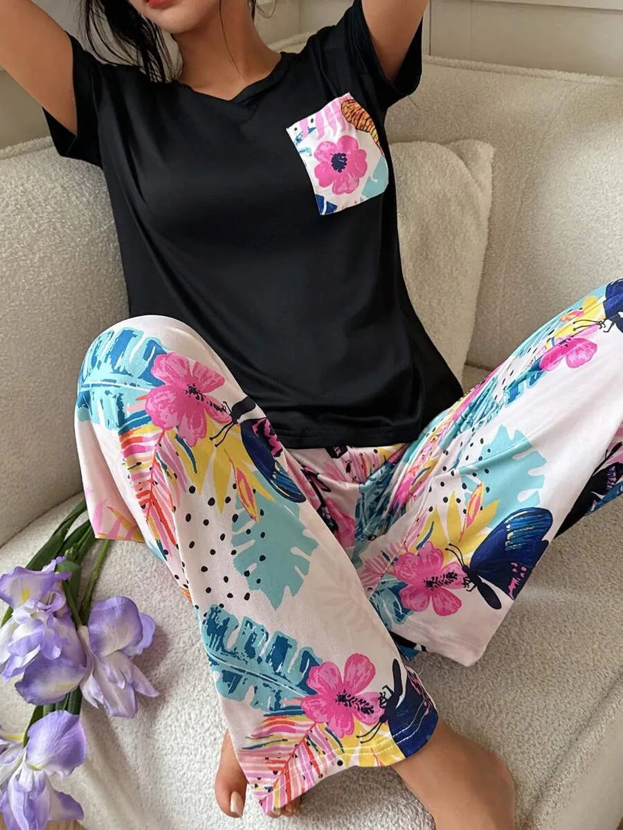 SHEIN طقم بيجامة قطعتين بأكمام قصيرة وبنطلون طويل بطبعة زهور وفراشات بلون أسود
