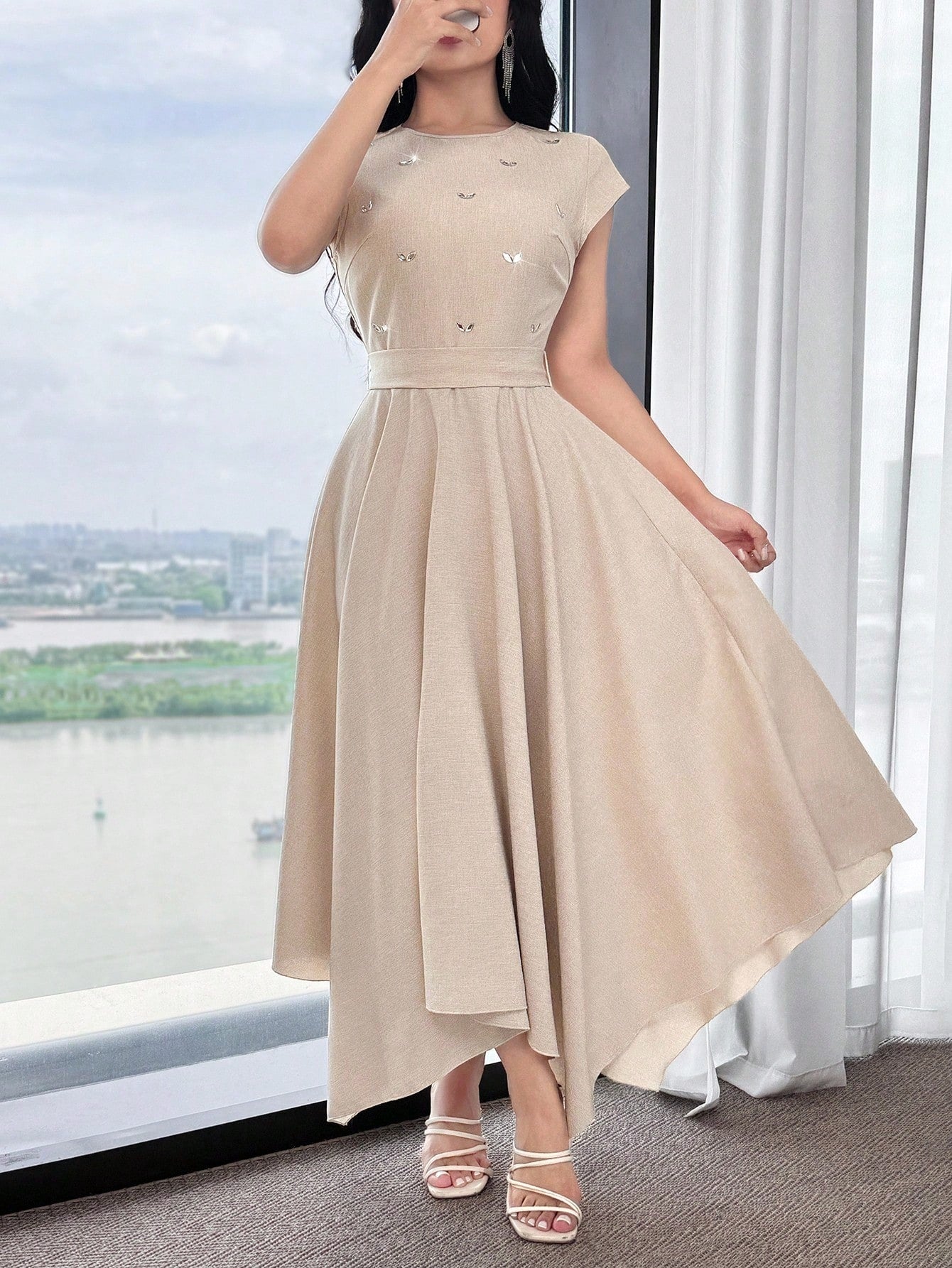 SHEIN Feyla فستان طويل مزين براين ستون وذيل متدرج