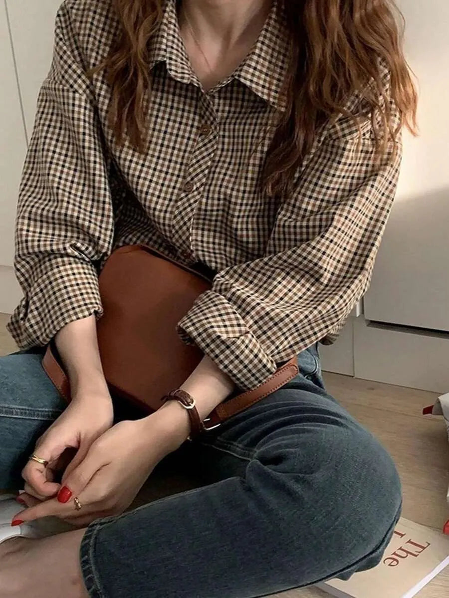 SHEIN قميص نسائي فضفاض بنقشة كاروهات وأكتاف منخفضة بلون بني قهوة