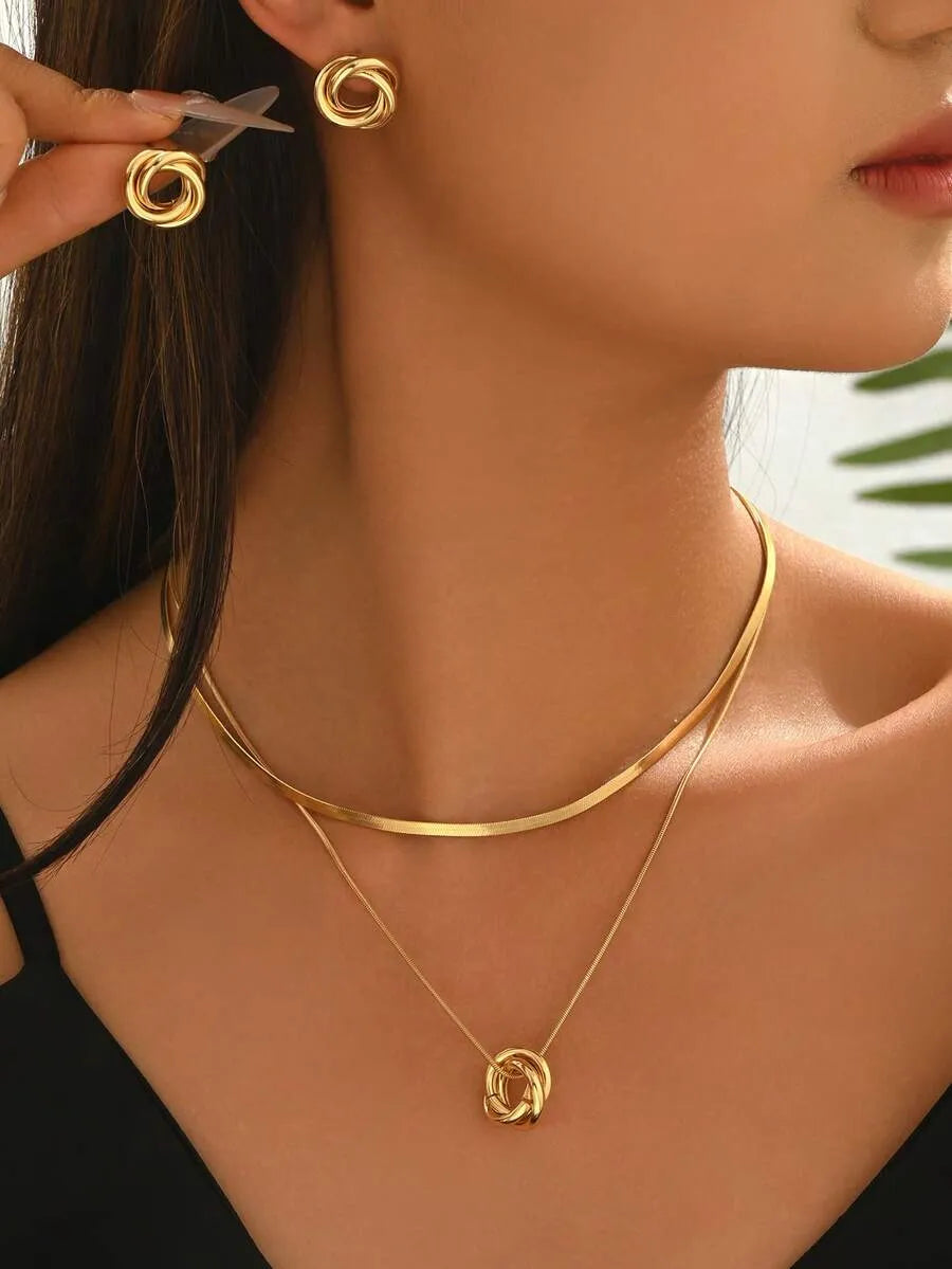 SHEIN طقم قلادة وأقراط نسائي بتصميم سلسلة عظم الثعبان المزدوجة بلون ذهبي
