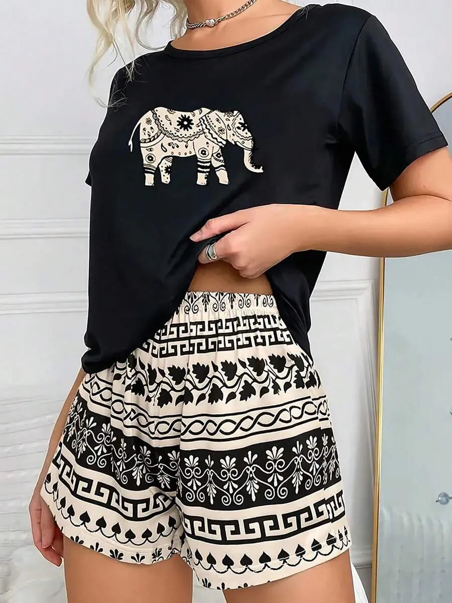 SHEIN طقم نوم بطبعة فيل بأكمام قصيرة بلون أسود