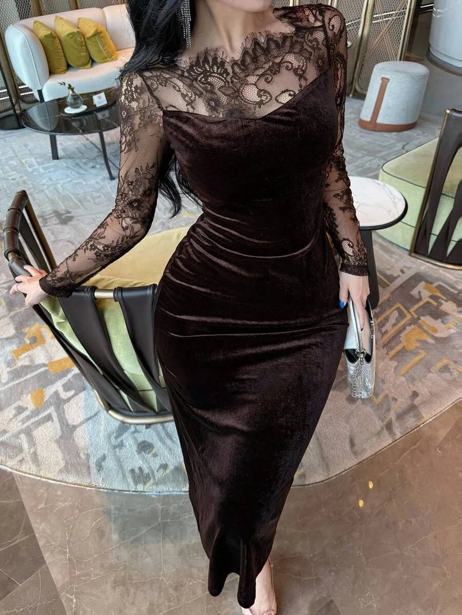 SHEIN DAZY فستان ميدي مخملي مكشوف الكتفين بأكمام طويلة وتطريز دانتيل بلون بني