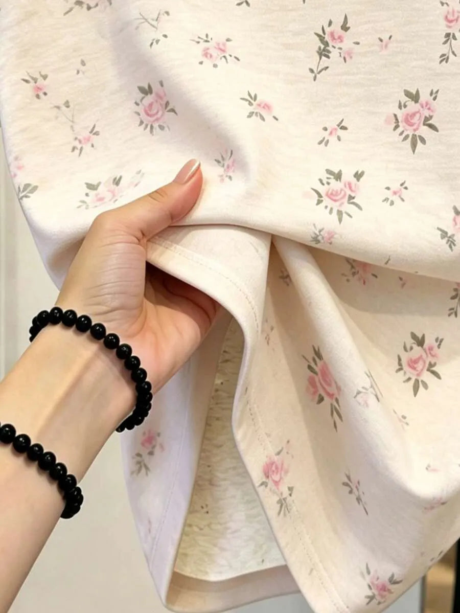 SHEIN Resyla تيشيرت نسائي بطبعة زهور ناعمة