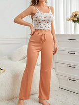 SHEIN Snug Zone طقم بيجامة نسائي مطبوع بالزهور تي شيرت وبنطلون