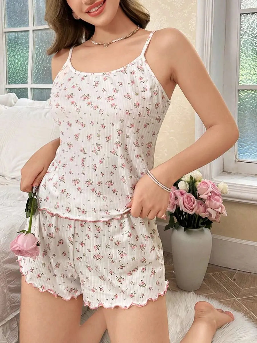 SHEIN CottageSlumber طقم بيجاما قطعتين بكامي مزخرف وشورت بلون أبيض
