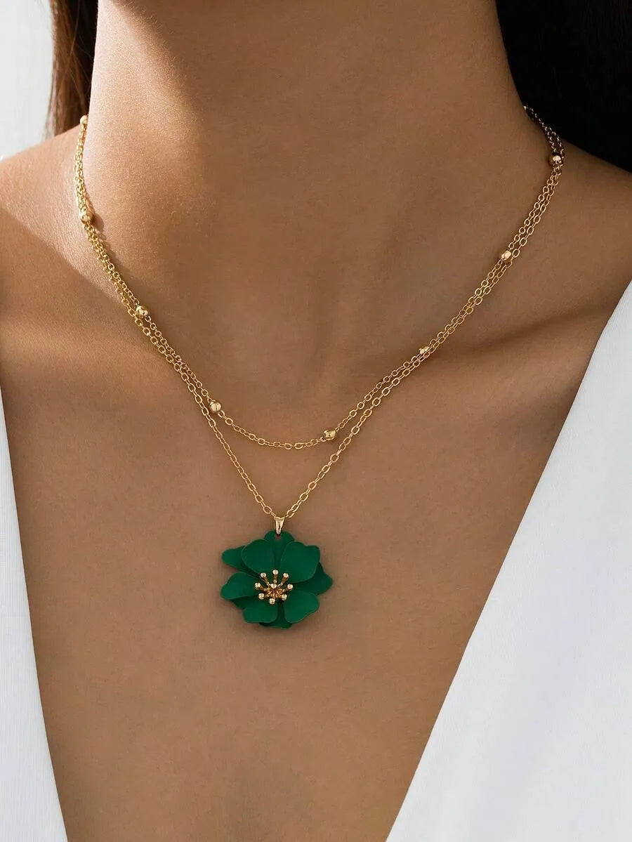 SHEIN قلادة نسائية متعددة الطبقات بتصميم زهرة غير متماثلة وخرز بلون أخضر